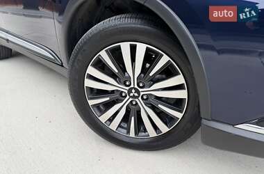 Внедорожник / Кроссовер Mitsubishi Outlander 2021 в 