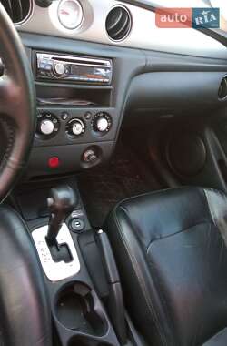 Внедорожник / Кроссовер Mitsubishi Outlander 2005 в  фото 2 Внедорожник / Кроссовер Mitsubishi Outlander 2005 в