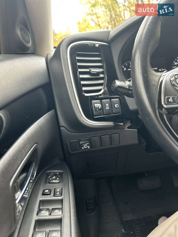 Внедорожник / Кроссовер Mitsubishi Outlander 2020 в Чернигове фото 14 Внедорожник / Кроссовер Mitsubishi Outlander 2020 в Чернигове
