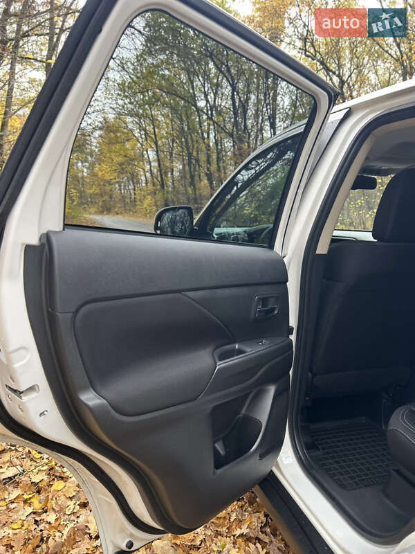 Внедорожник / Кроссовер Mitsubishi Outlander 2020 в Чернигове фото 17 Внедорожник / Кроссовер Mitsubishi Outlander 2020 в Чернигове