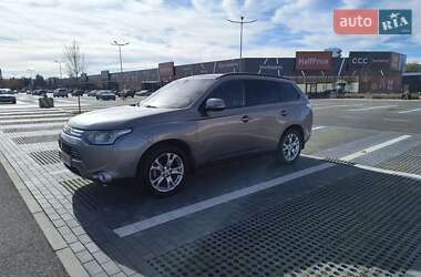 Mitsubishi Outlander 2012