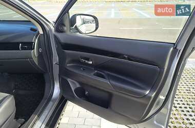 Внедорожник / Кроссовер Mitsubishi Outlander 2012 в 