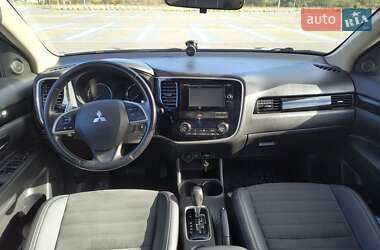 Внедорожник / Кроссовер Mitsubishi Outlander 2012 в 