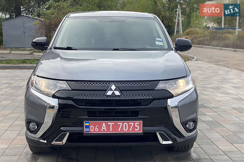 Внедорожник / Кроссовер Mitsubishi Outlander 2017 в Киеве фото 2 Внедорожник / Кроссовер Mitsubishi Outlander 2017 в Киеве