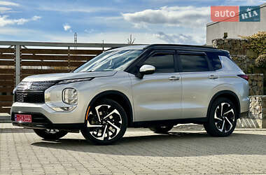 Позашляховик / Кросовер Mitsubishi Outlander 2022 в  фото 2 Позашляховик / Кросовер Mitsubishi Outlander 2022 в