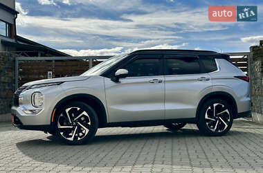 Позашляховик / Кросовер Mitsubishi Outlander 2022 в  фото 4 Позашляховик / Кросовер Mitsubishi Outlander 2022 в