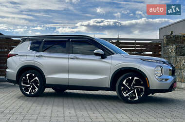 Позашляховик / Кросовер Mitsubishi Outlander 2022 в  фото 15 Позашляховик / Кросовер Mitsubishi Outlander 2022 в