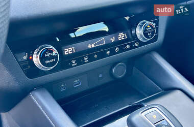 Позашляховик / Кросовер Mitsubishi Outlander 2022 в  фото 60 Позашляховик / Кросовер Mitsubishi Outlander 2022 в