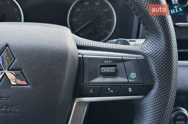 Позашляховик / Кросовер Mitsubishi Outlander 2022 в  фото 57 Позашляховик / Кросовер Mitsubishi Outlander 2022 в
