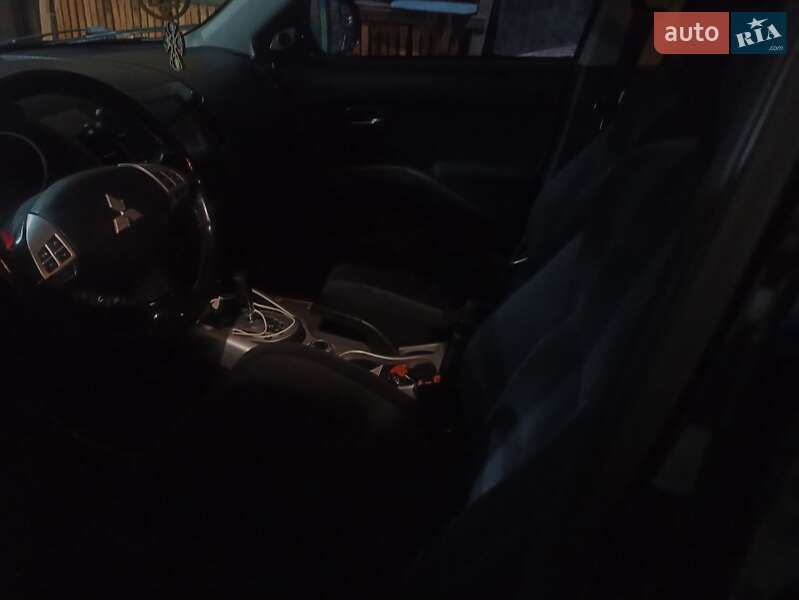 Внедорожник / Кроссовер Mitsubishi Outlander 2010 в Каменском фото 8 Внедорожник / Кроссовер Mitsubishi Outlander 2010 в Каменском