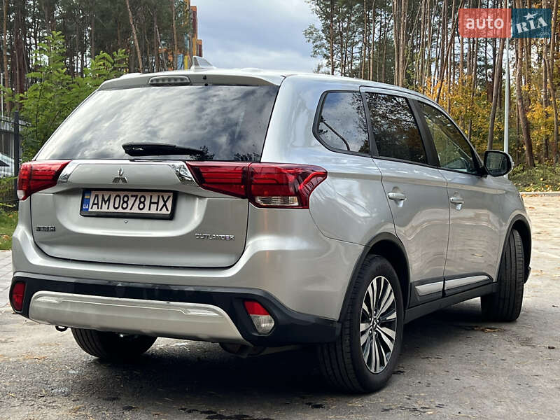Позашляховик / Кросовер Mitsubishi Outlander 2018 в Житомирі