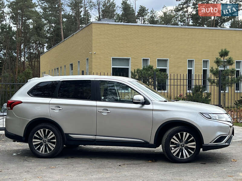 Позашляховик / Кросовер Mitsubishi Outlander 2018 в Житомирі