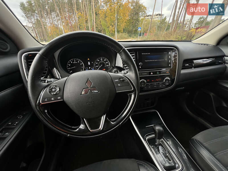 Позашляховик / Кросовер Mitsubishi Outlander 2018 в Житомирі