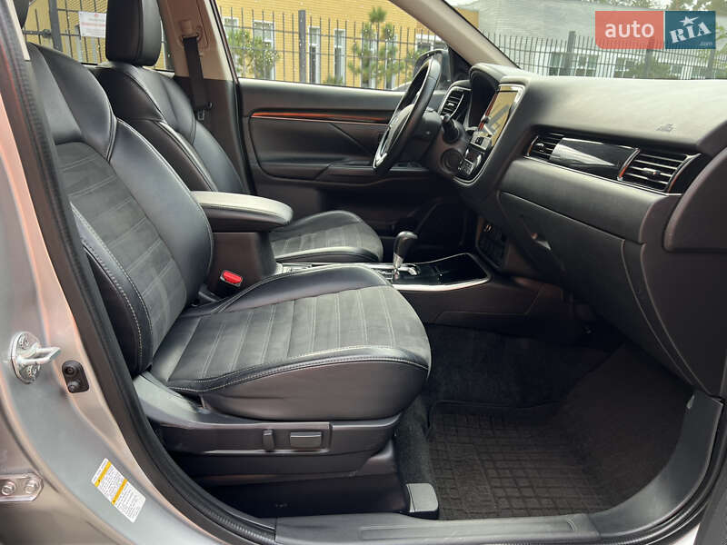 Позашляховик / Кросовер Mitsubishi Outlander 2018 в Житомирі