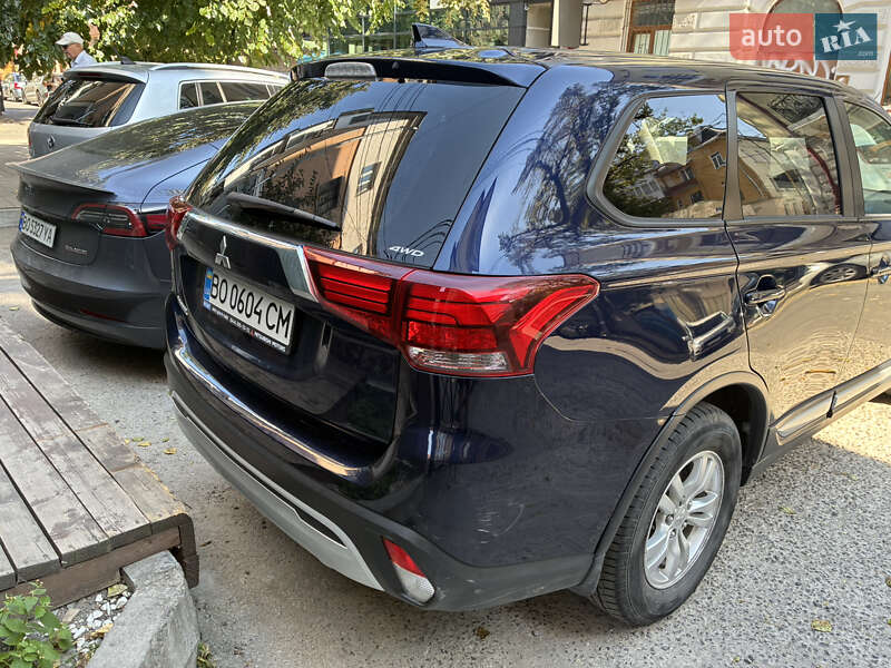 Позашляховик / Кросовер Mitsubishi Outlander 2020 в Тернополі