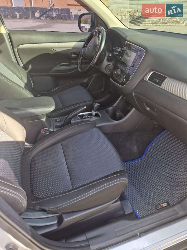 Позашляховик / Кросовер Mitsubishi Outlander 2016 в Харкові фото 11 Позашляховик / Кросовер Mitsubishi Outlander 2016 в Харкові