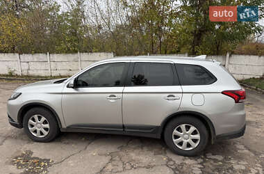 Внедорожник / Кроссовер Mitsubishi Outlander 2020 в 