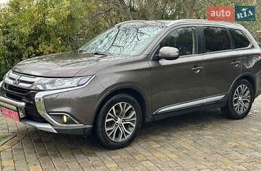 Внедорожник / Кроссовер Mitsubishi Outlander 2016 в Радивилове