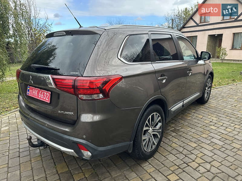 Позашляховик / Кросовер Mitsubishi Outlander 2016 в Радивиліві