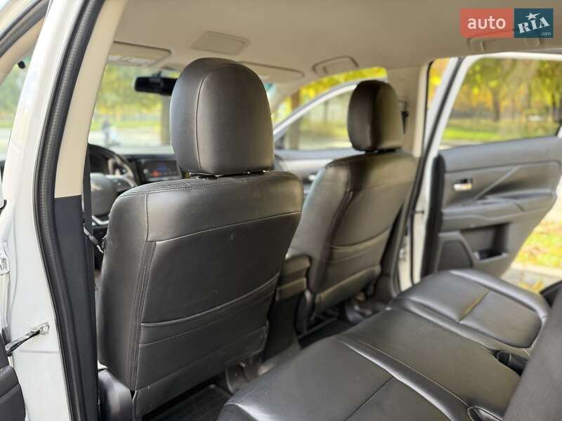 Внедорожник / Кроссовер Mitsubishi Outlander 2015 в Днепре фото 28 Внедорожник / Кроссовер Mitsubishi Outlander 2015 в Днепре