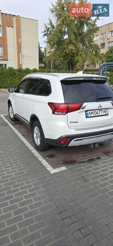 Позашляховик / Кросовер Mitsubishi Outlander 2018 в Житомирі