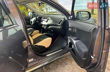 Позашляховик / Кросовер Mitsubishi Outlander 2011 в  фото 26 Позашляховик / Кросовер Mitsubishi Outlander 2011 в