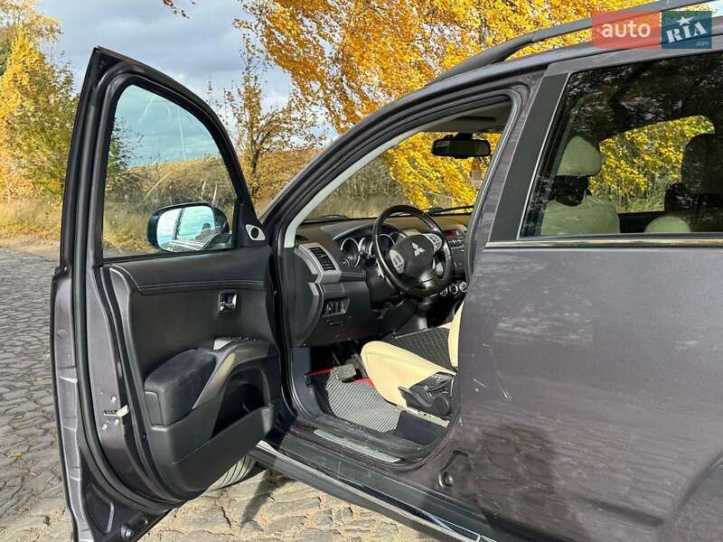 Внедорожник / Кроссовер Mitsubishi Outlander 2011 в Владимире фото 30 Внедорожник / Кроссовер Mitsubishi Outlander 2011 в Владимире