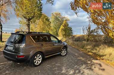 Позашляховик / Кросовер Mitsubishi Outlander 2011 в  фото 41 Позашляховик / Кросовер Mitsubishi Outlander 2011 в