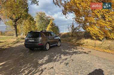 Позашляховик / Кросовер Mitsubishi Outlander 2011 в  фото 44 Позашляховик / Кросовер Mitsubishi Outlander 2011 в