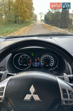 Позашляховик / Кросовер Mitsubishi Outlander 2009 в  фото 17 Позашляховик / Кросовер Mitsubishi Outlander 2009 в