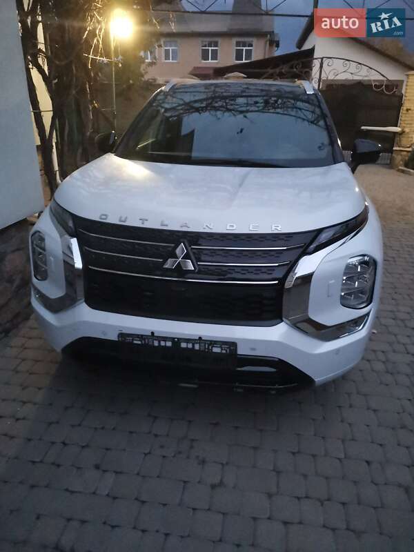 Позашляховик / Кросовер Mitsubishi Outlander 2023 в Полтаві фото 4 Позашляховик / Кросовер Mitsubishi Outlander 2023 в Полтаві