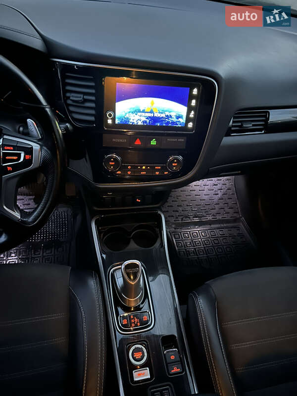 Позашляховик / Кросовер Mitsubishi Outlander 2018 в Черкасах