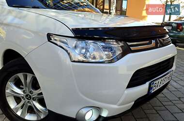 Позашляховик / Кросовер Mitsubishi Outlander 2013 в  фото 4 Позашляховик / Кросовер Mitsubishi Outlander 2013 в