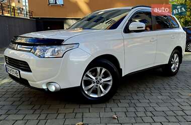 Позашляховик / Кросовер Mitsubishi Outlander 2013 в  фото 14 Позашляховик / Кросовер Mitsubishi Outlander 2013 в
