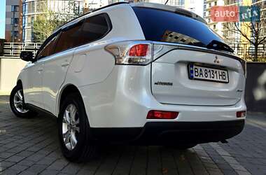 Позашляховик / Кросовер Mitsubishi Outlander 2013 в  фото 16 Позашляховик / Кросовер Mitsubishi Outlander 2013 в