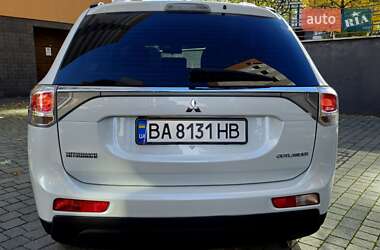 Позашляховик / Кросовер Mitsubishi Outlander 2013 в  фото 20 Позашляховик / Кросовер Mitsubishi Outlander 2013 в