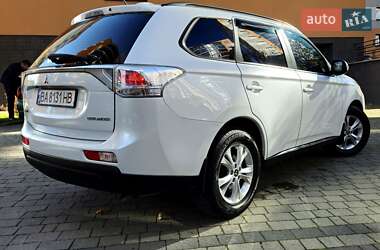 Позашляховик / Кросовер Mitsubishi Outlander 2013 в  фото 33 Позашляховик / Кросовер Mitsubishi Outlander 2013 в