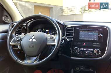 Позашляховик / Кросовер Mitsubishi Outlander 2013 в  фото 65 Позашляховик / Кросовер Mitsubishi Outlander 2013 в