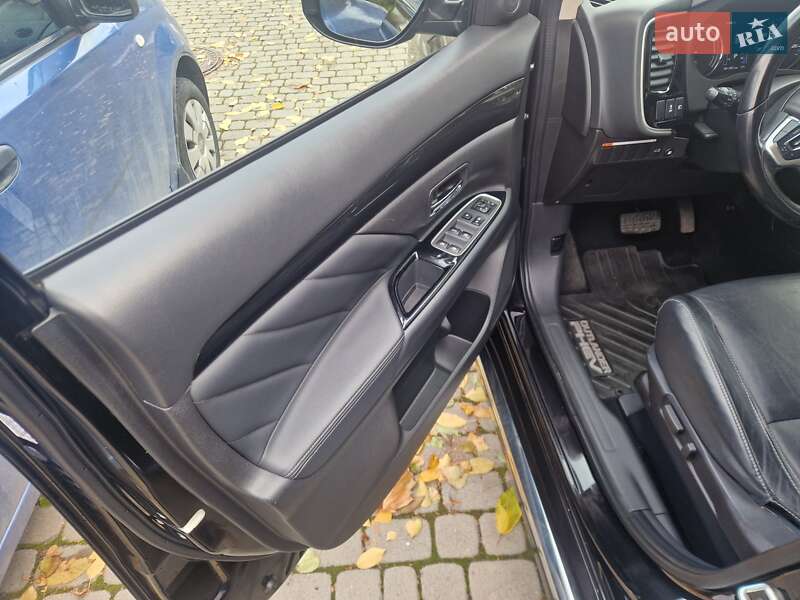 Внедорожник / Кроссовер Mitsubishi Outlander 2018 в Львове