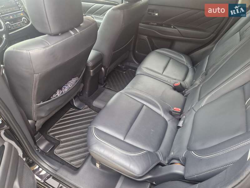 Внедорожник / Кроссовер Mitsubishi Outlander 2018 в Львове