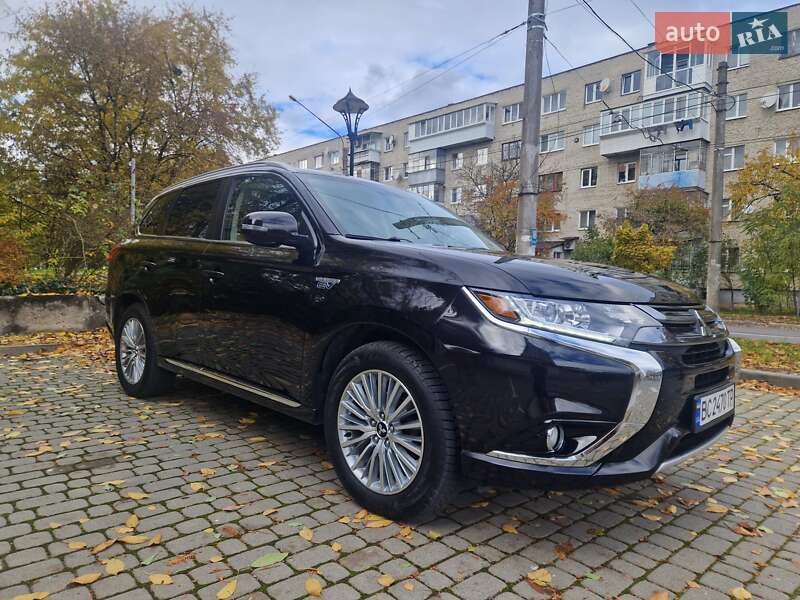 Внедорожник / Кроссовер Mitsubishi Outlander 2018 в Львове