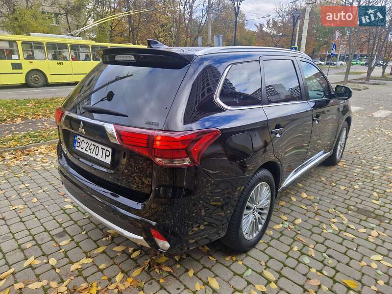Внедорожник / Кроссовер Mitsubishi Outlander 2018 в Львове
