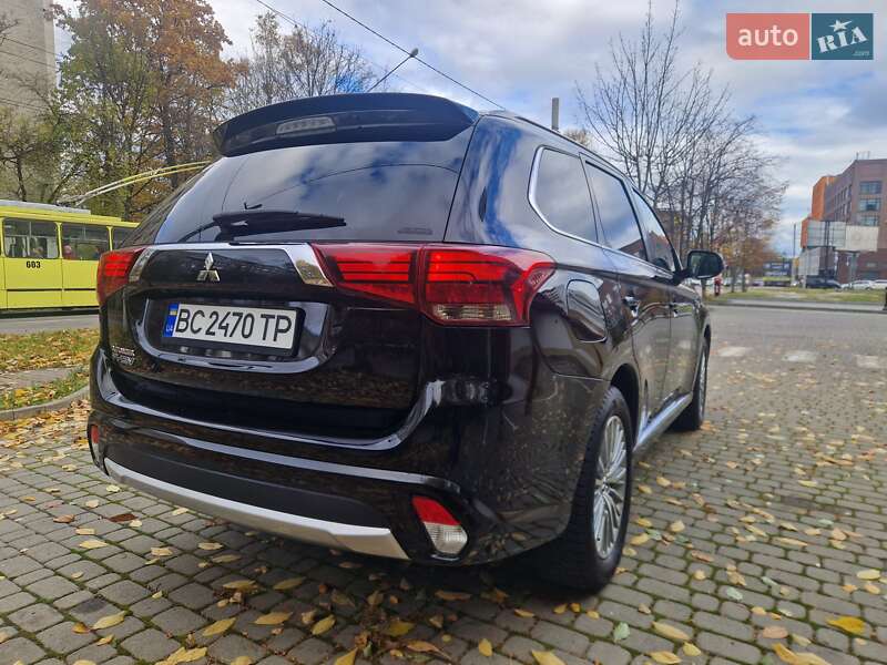 Внедорожник / Кроссовер Mitsubishi Outlander 2018 в Львове