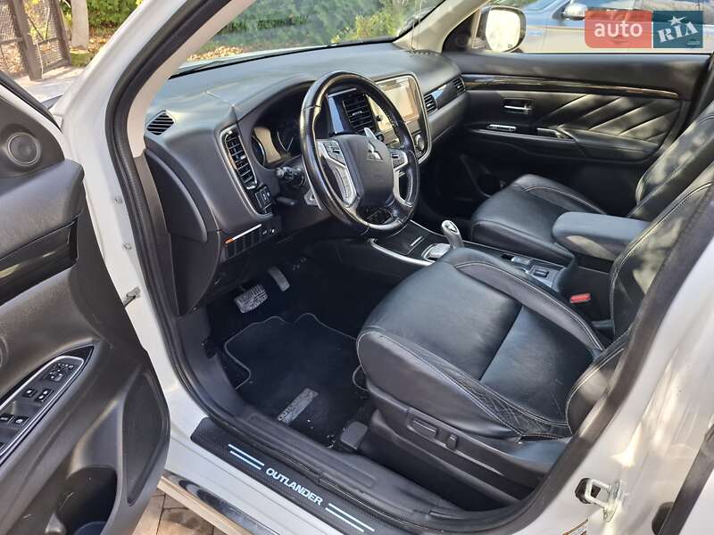Внедорожник / Кроссовер Mitsubishi Outlander 2018 в Тернополе фото 9 Внедорожник / Кроссовер Mitsubishi Outlander 2018 в Тернополе