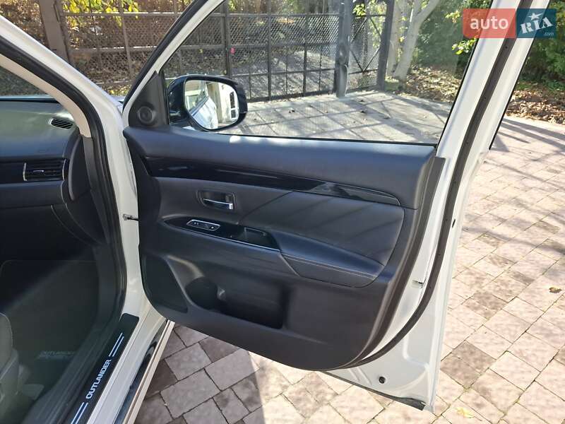 Внедорожник / Кроссовер Mitsubishi Outlander 2018 в Тернополе фото 12 Внедорожник / Кроссовер Mitsubishi Outlander 2018 в Тернополе