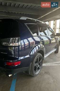 Позашляховик / Кросовер Mitsubishi Outlander 2010 в  фото 2 Позашляховик / Кросовер Mitsubishi Outlander 2010 в