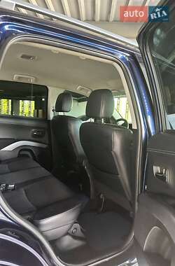 Позашляховик / Кросовер Mitsubishi Outlander 2010 в  фото 16 Позашляховик / Кросовер Mitsubishi Outlander 2010 в