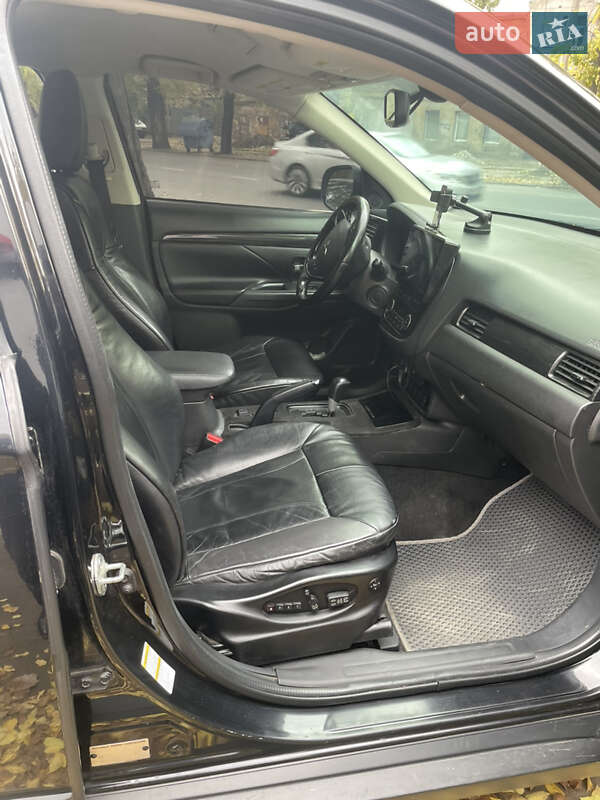 Внедорожник / Кроссовер Mitsubishi Outlander 2017 в Одессе фото 10 Внедорожник / Кроссовер Mitsubishi Outlander 2017 в Одессе