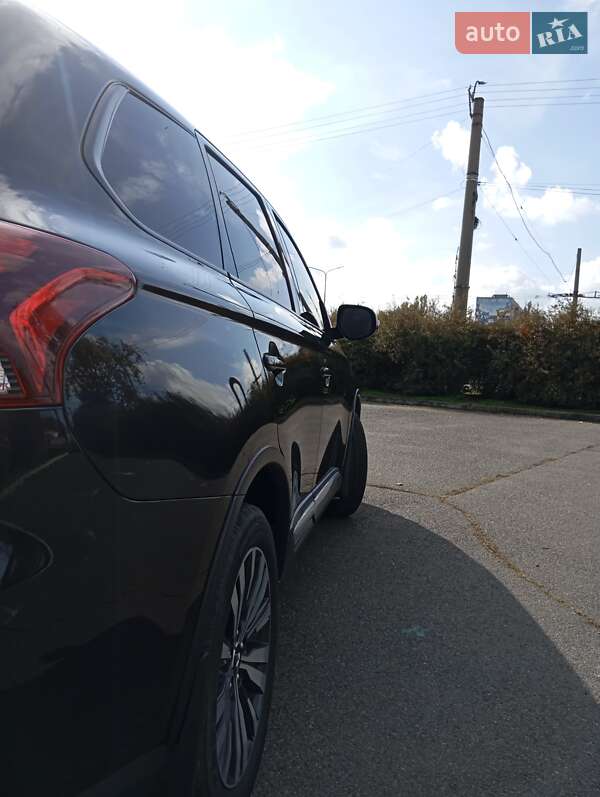 Внедорожник / Кроссовер Mitsubishi Outlander 2019 в Кривом Роге