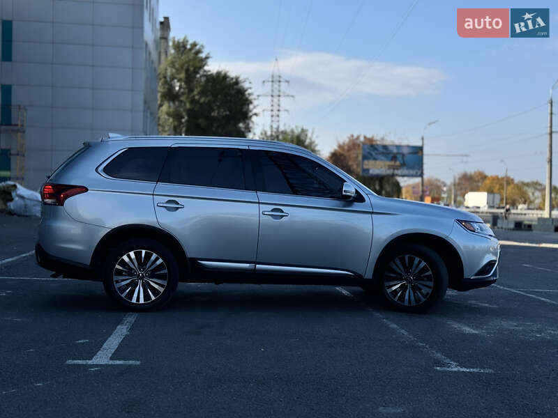 Внедорожник / Кроссовер Mitsubishi Outlander 2020 в Днепре фото 6 Внедорожник / Кроссовер Mitsubishi Outlander 2020 в Днепре